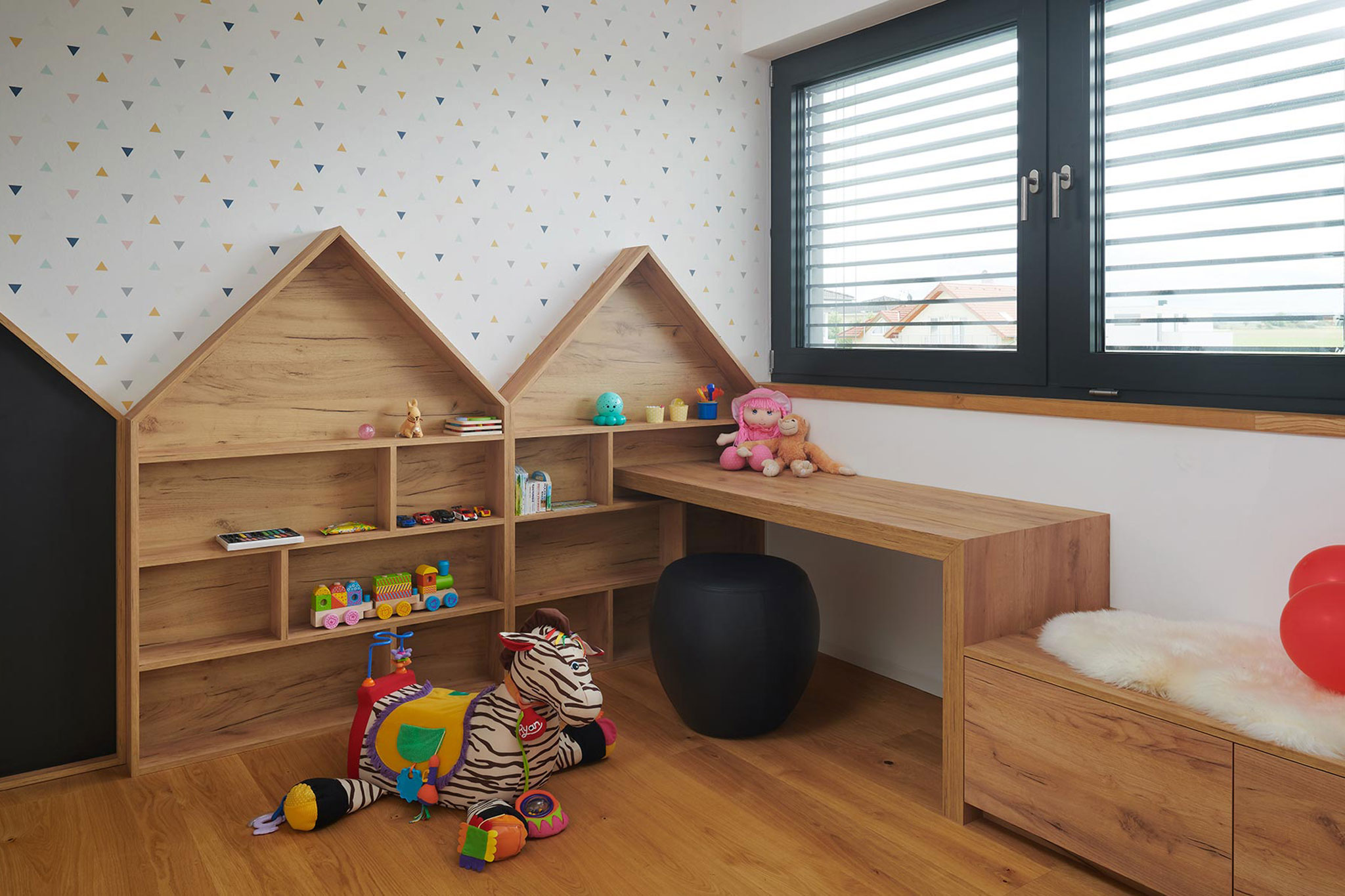 detska-izba_studentska-izba_na-mieru_hanak_dreveny-nabytok_dub-zlaty_strechy-a-domceky