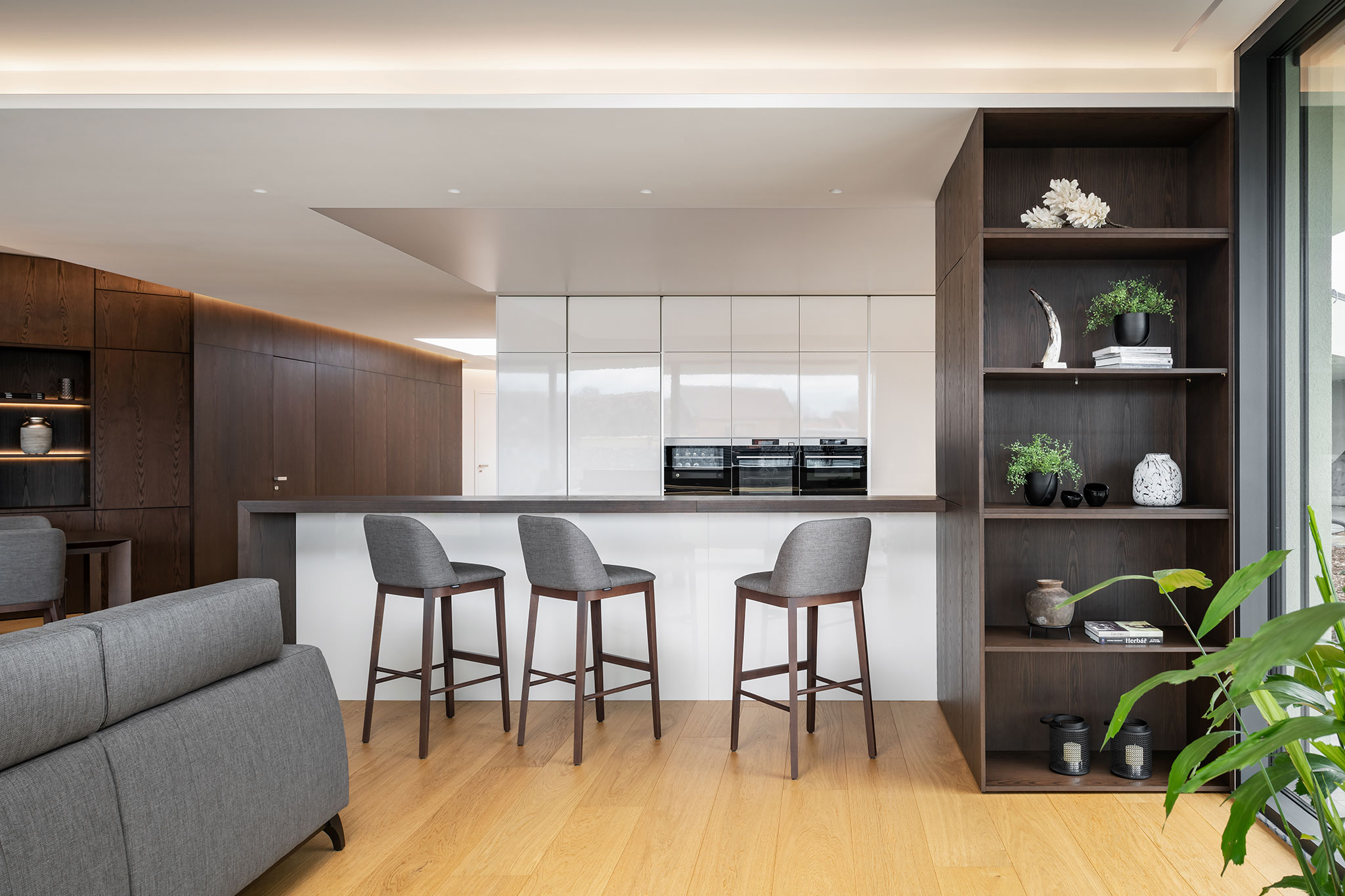 elegantna velka lakovana kuchyna na mieru hanak