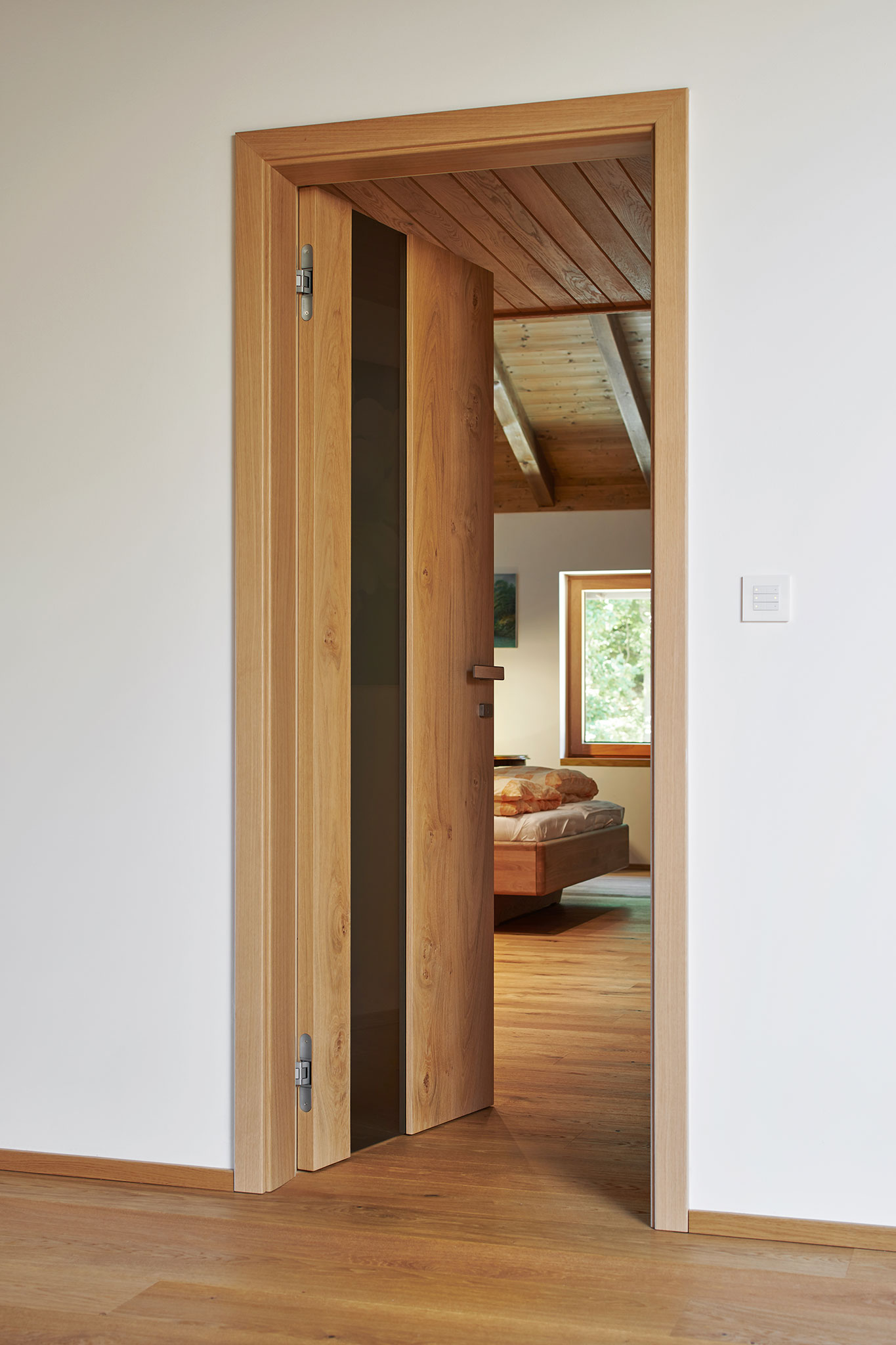 interierove-dvere-na-mieru-so-stredovym-presklenim_dubova-dyha