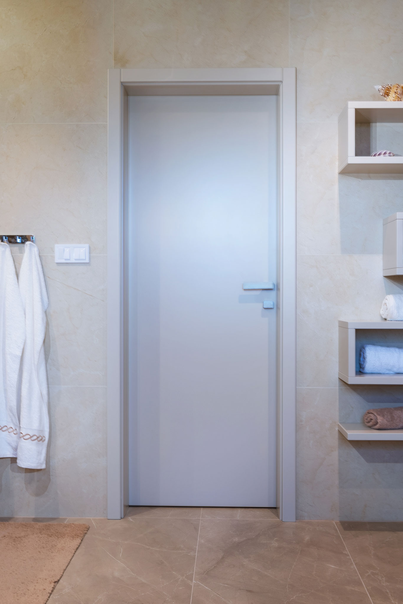 interierove-dvere-na-mieru_kupelnove-dvere_lak-champagne_matny