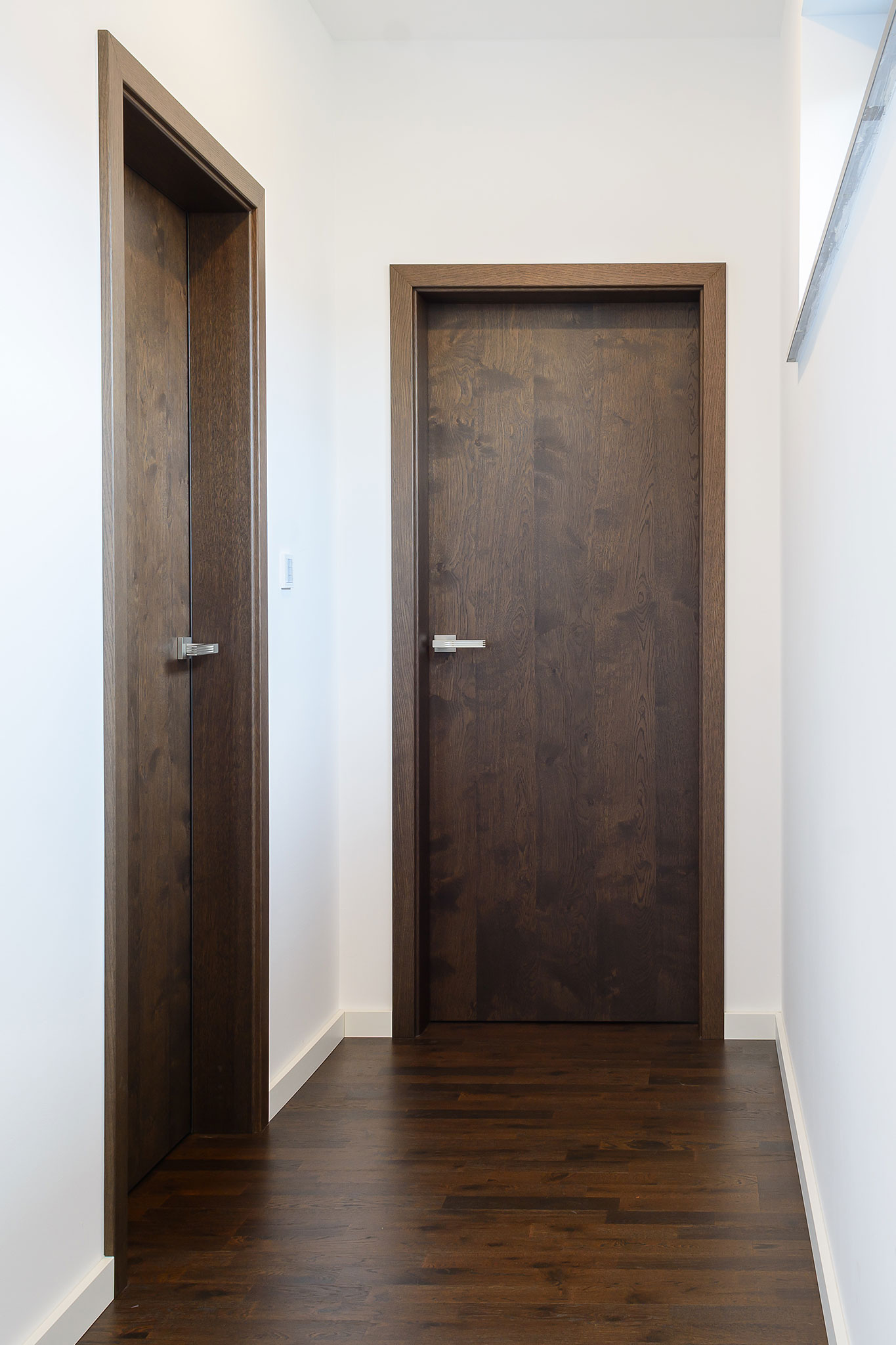 interierove-dvere-na-mieru_tmava-dubova-dyha