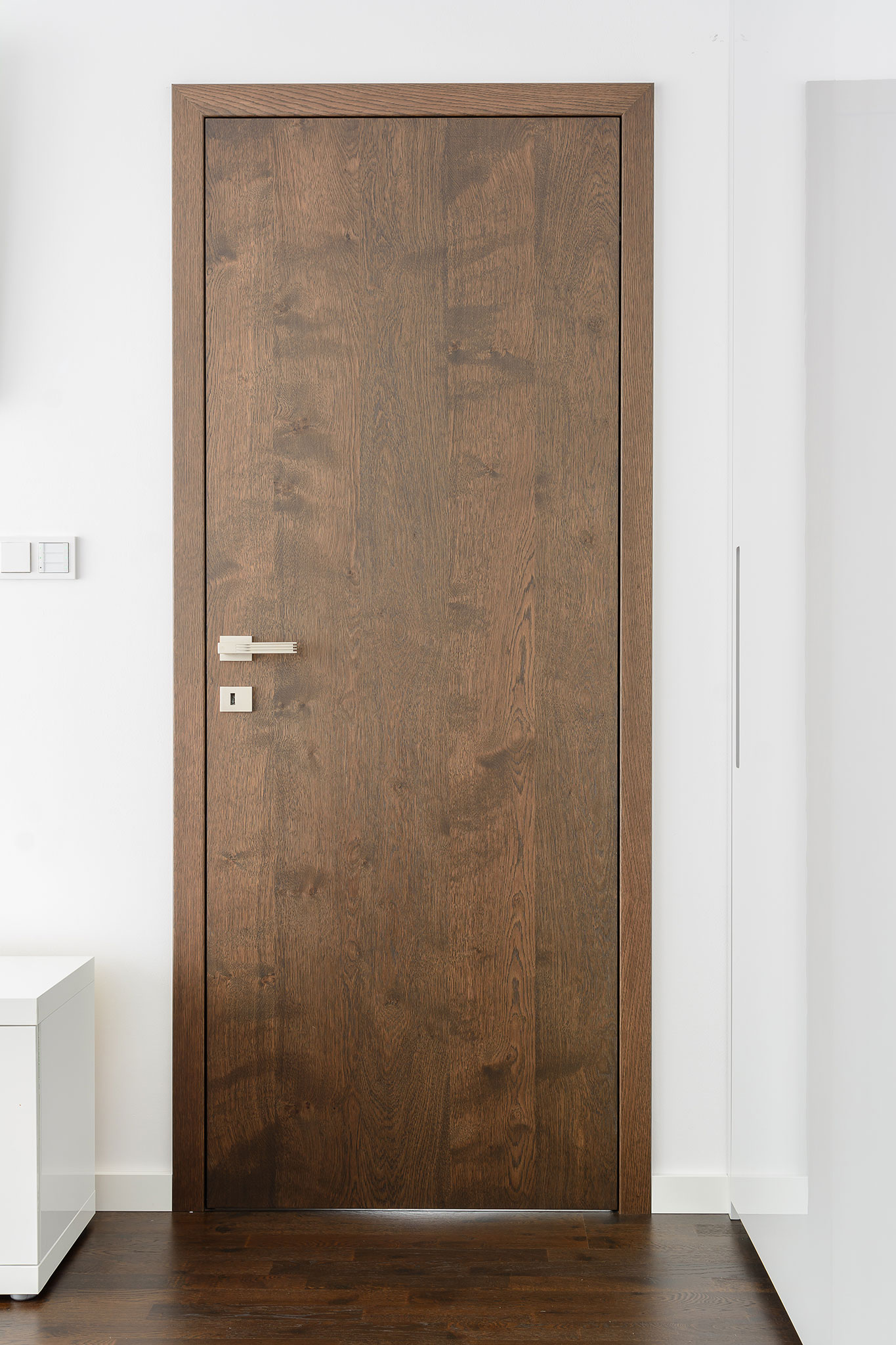 interierove-dvere-na-mieru_tmava-dubova-dyha