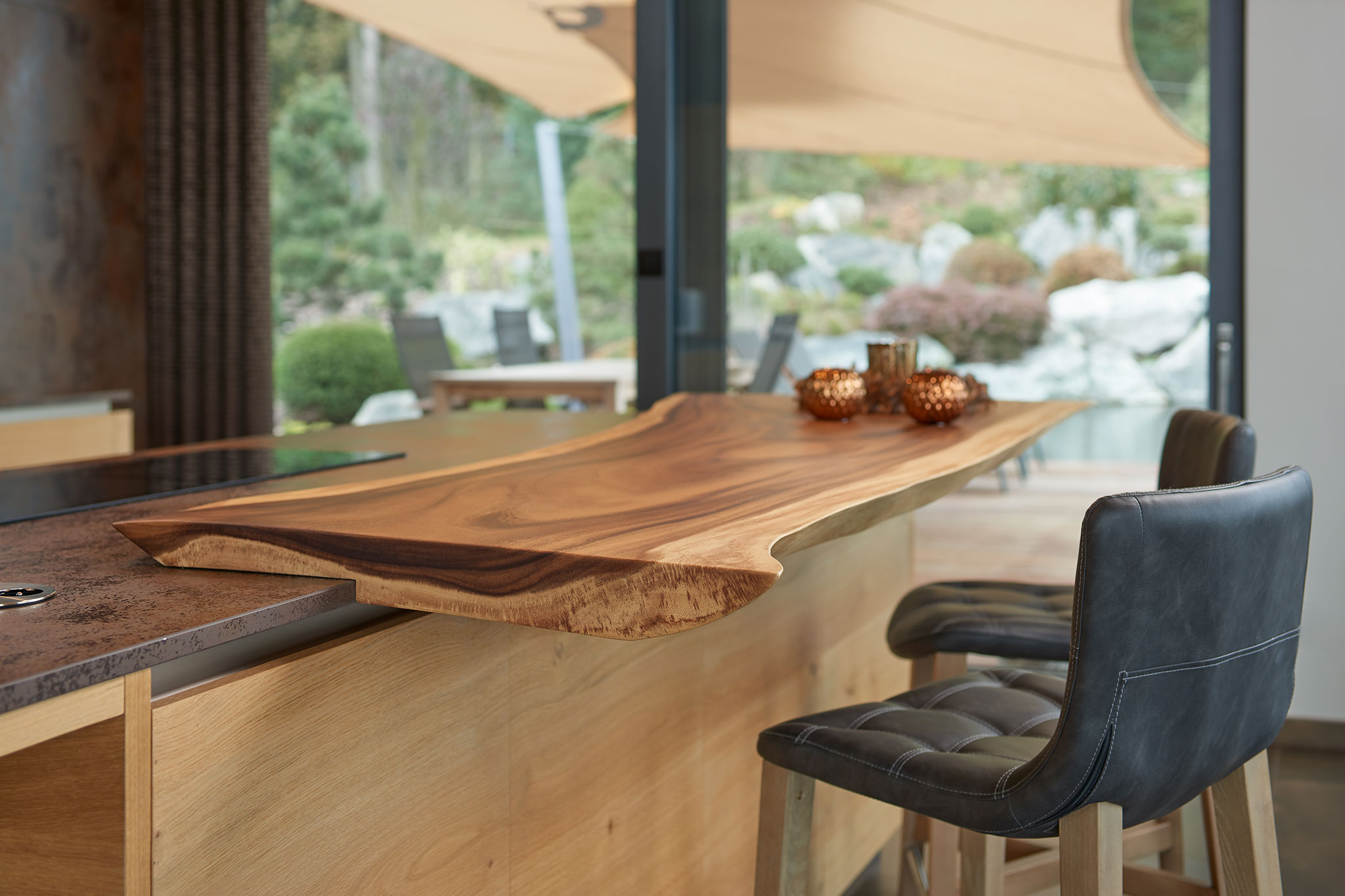 realizacia_moderna-kuchyna-na-mieru_drevena-kuchyna_masiv-drevena-doska-bar