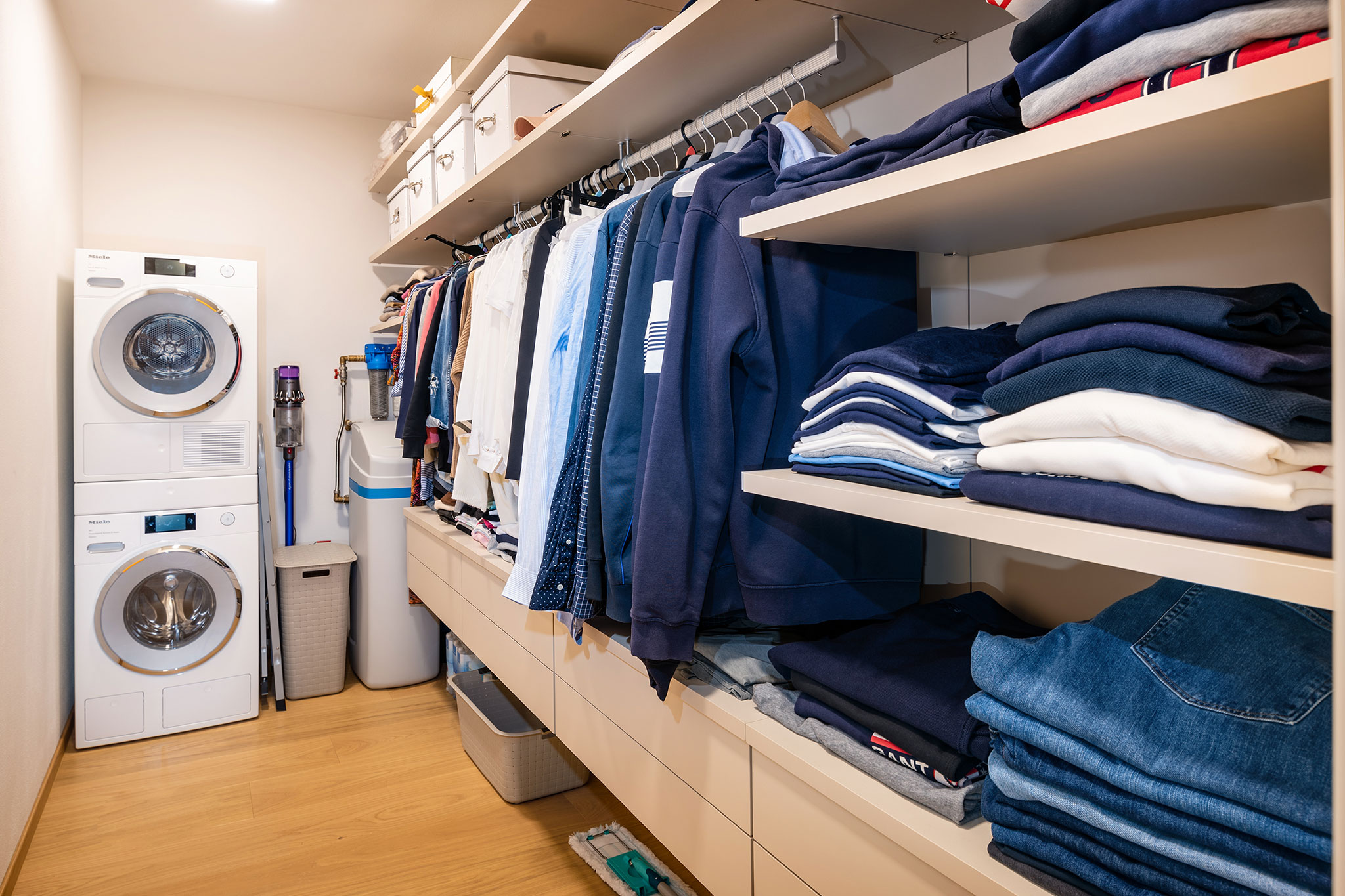 satne_satnikove-skrine_champagne-matny-lak-satna-na-mieru_otvoreny-satnik