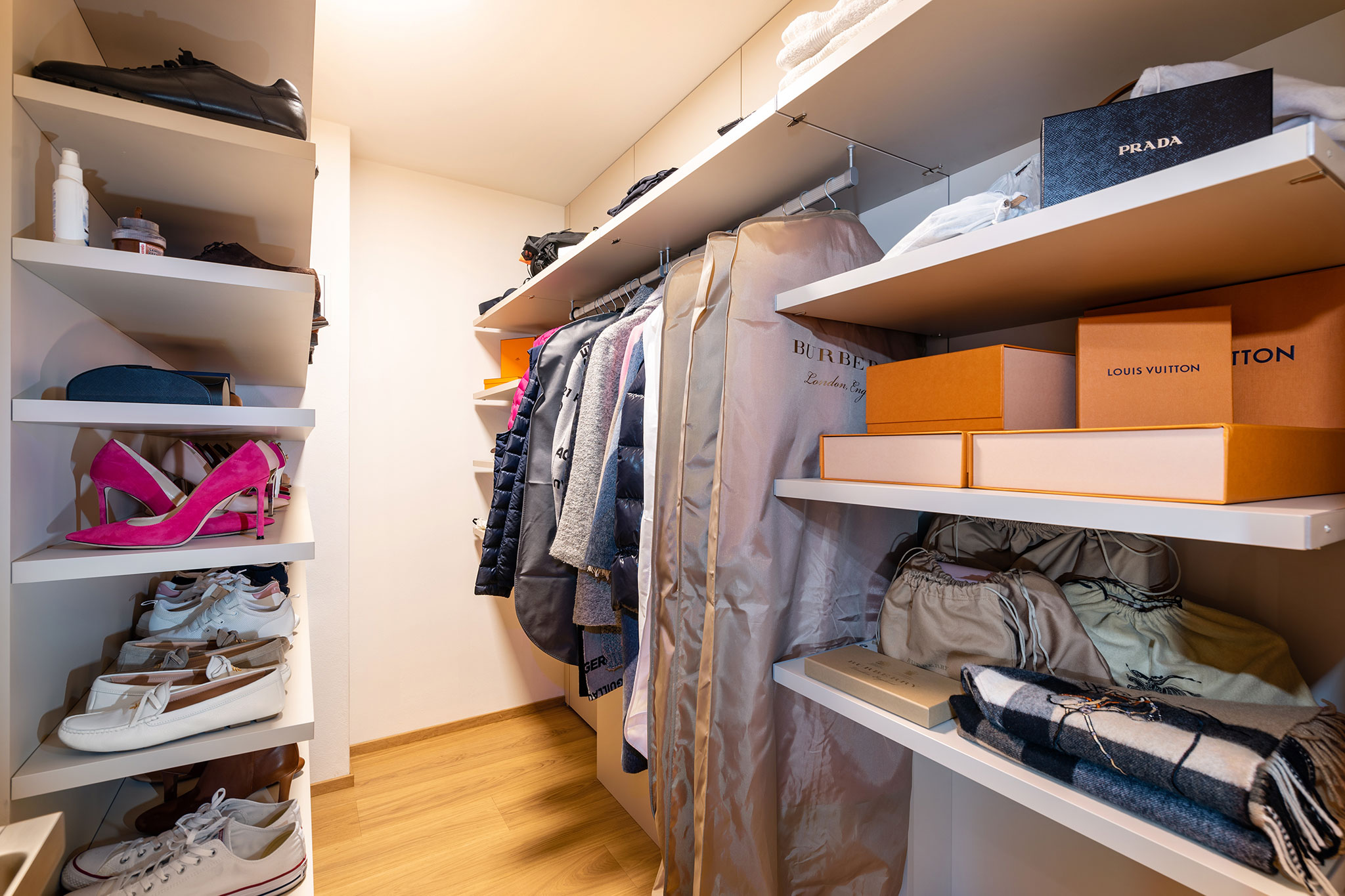 satne_satnikove-skrine_champagne-matny-lak-satna-na-mieru_otvoreny-satnik