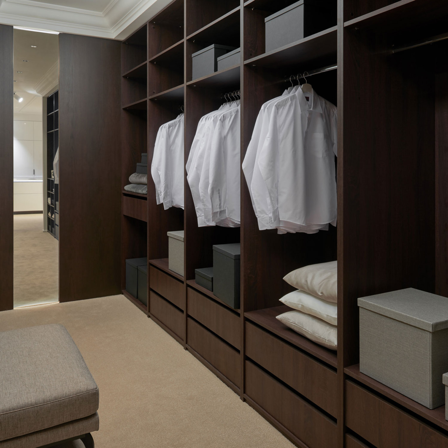 satne_satnikove-skrine_hneda-satna-na-mieru_pansky-otvoreny-satnik