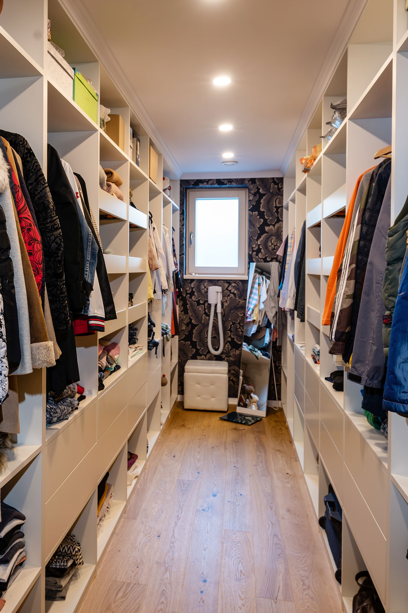 satne_satnikove-skrine_otvorena-satna-na-mieru_matny-lak