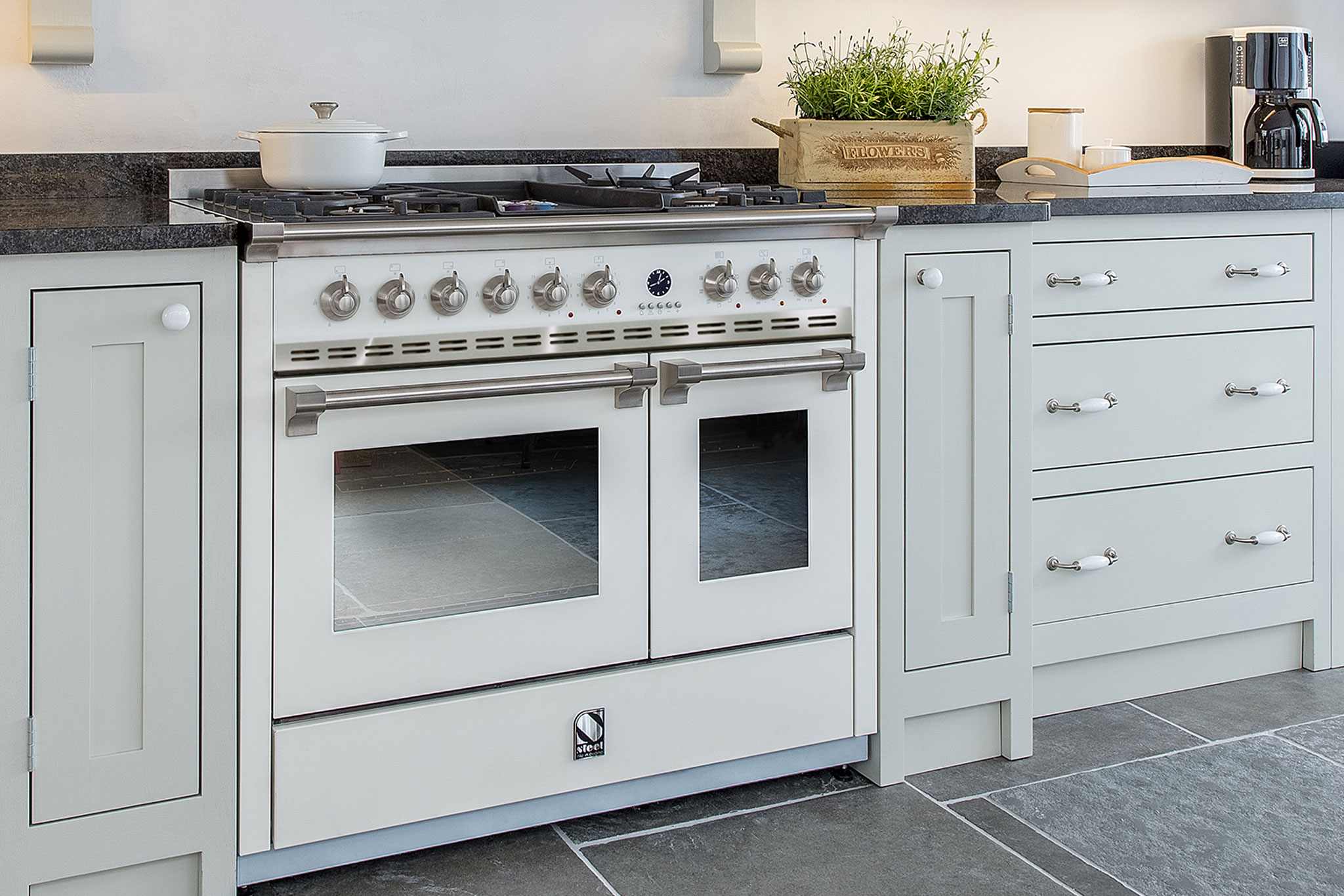 spotrebice_sporaky_01_ascot_biely rustikalny sporak