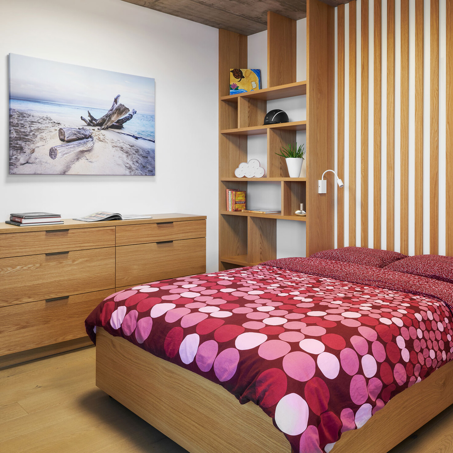 studentska-izba_na-mieru_hanak_drevo_dub_obkaldy-steny_studentska-izba-pre-dievca