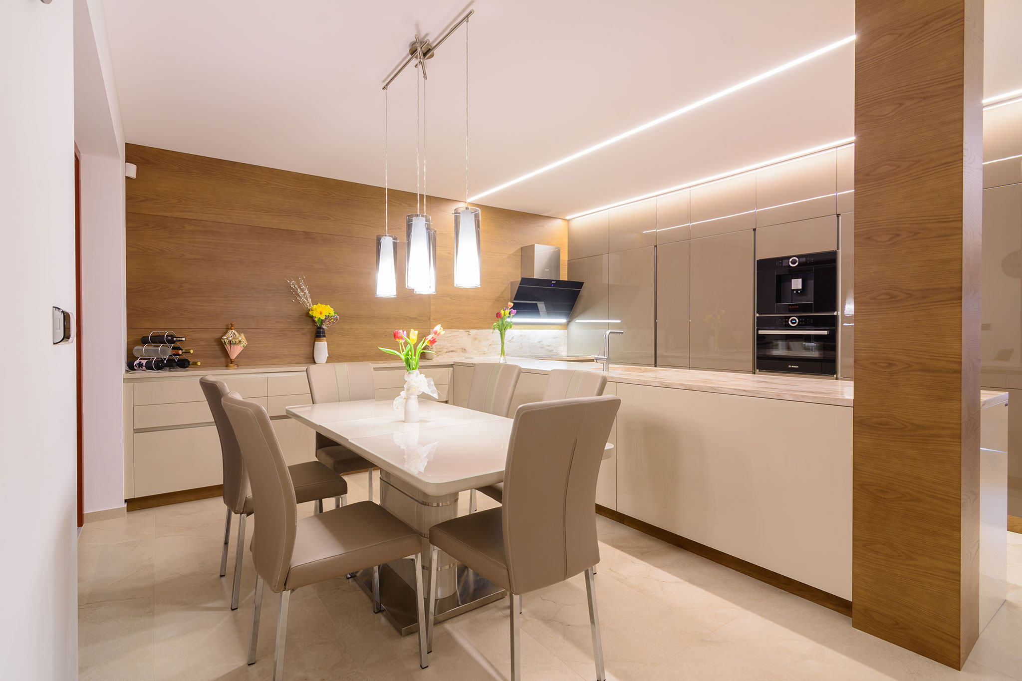 nabytok na mieru vo farbe laku mocca