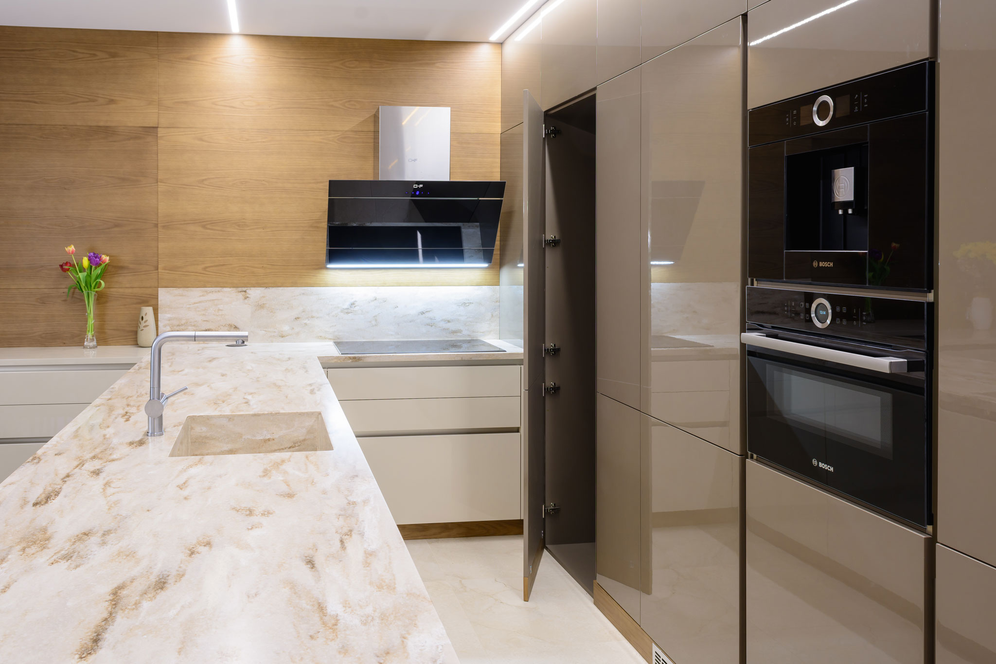 skrytá komora v kuchyni