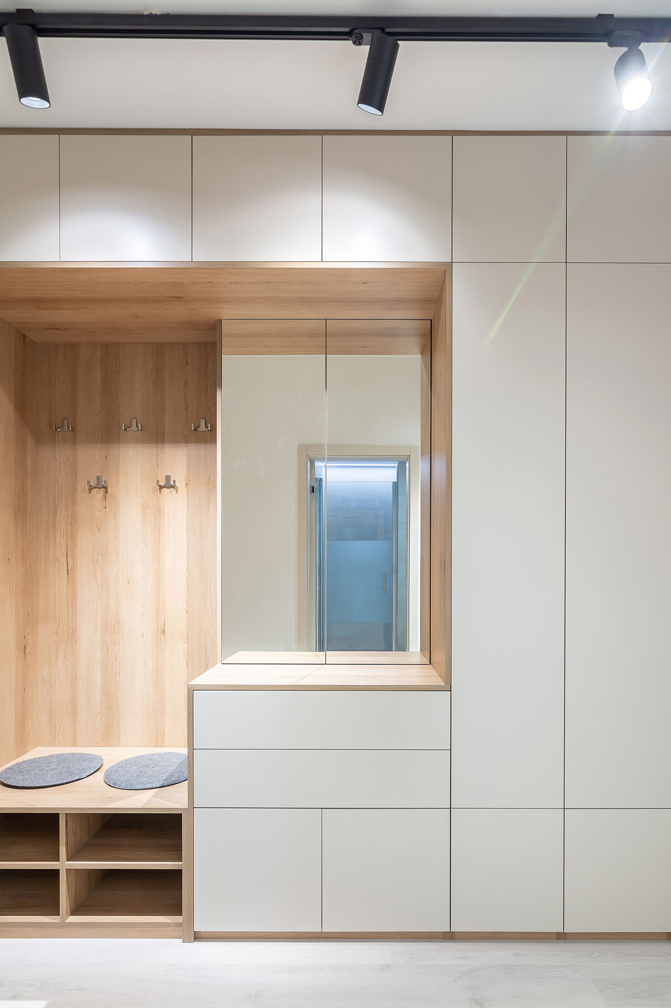 vstavaná skrina do chodby