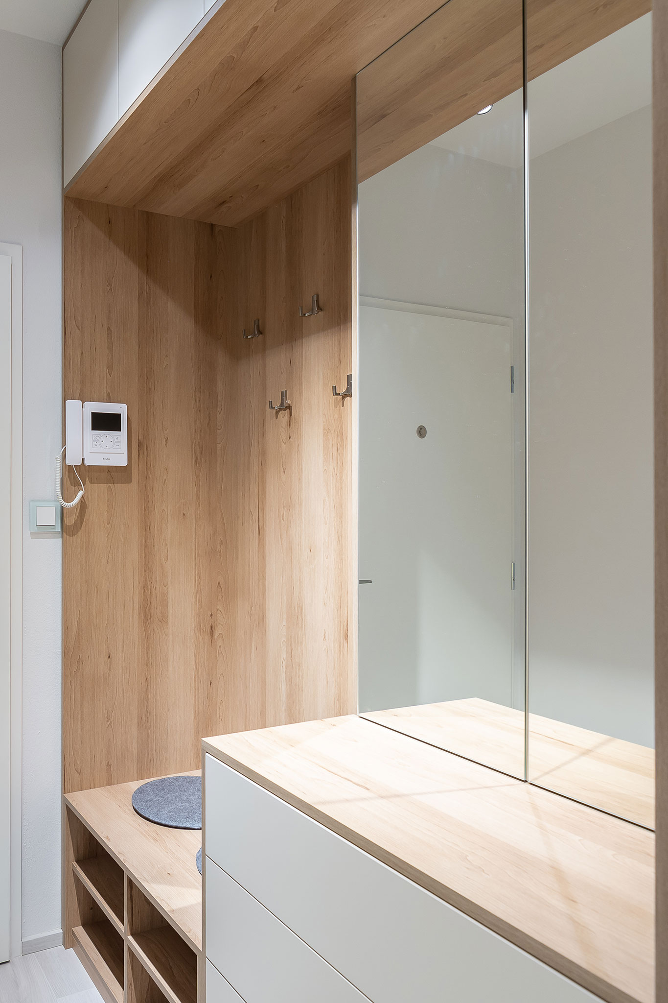 skrina v predsieni na mieru