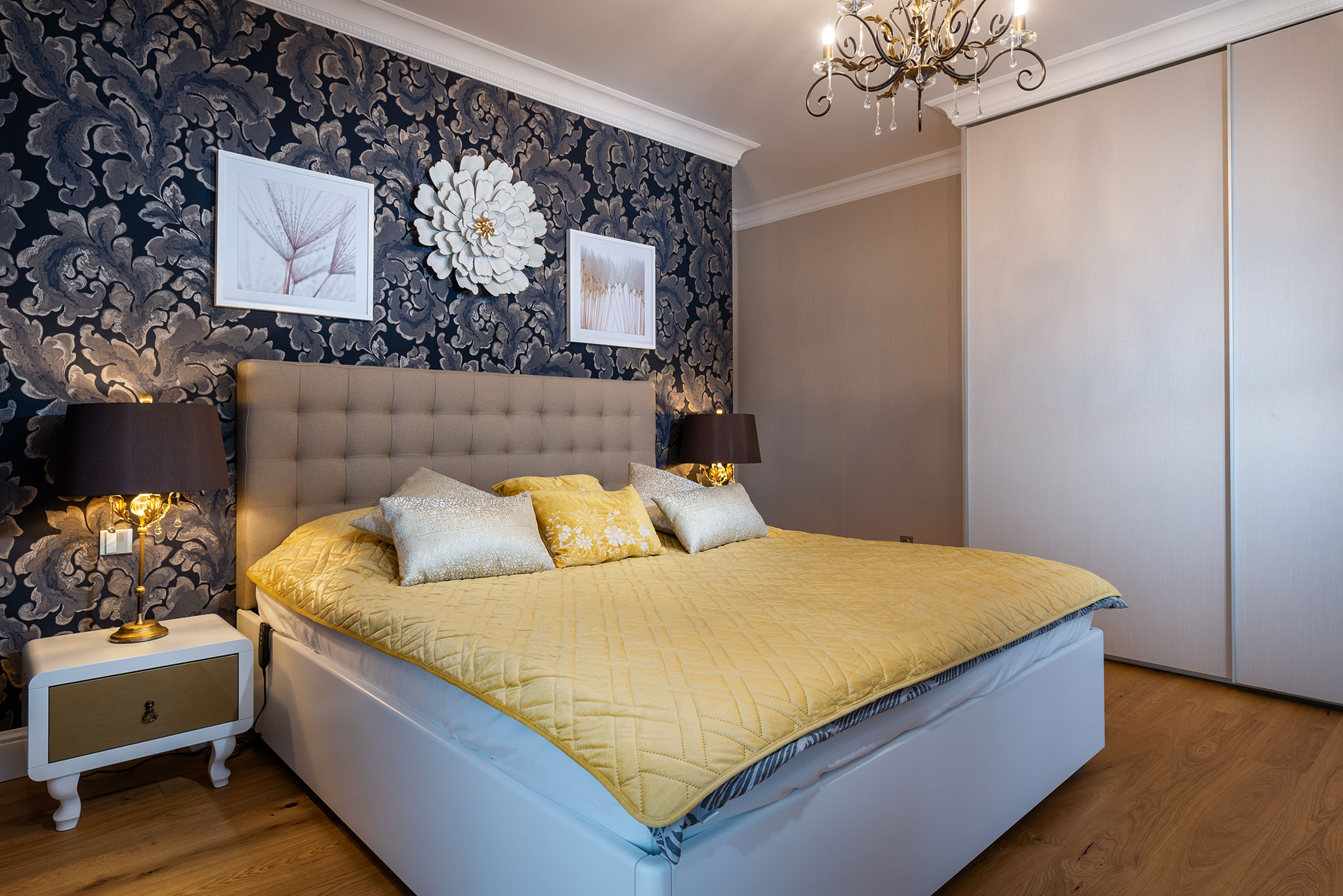 glamour štýl v luxusnej spálni na mieru