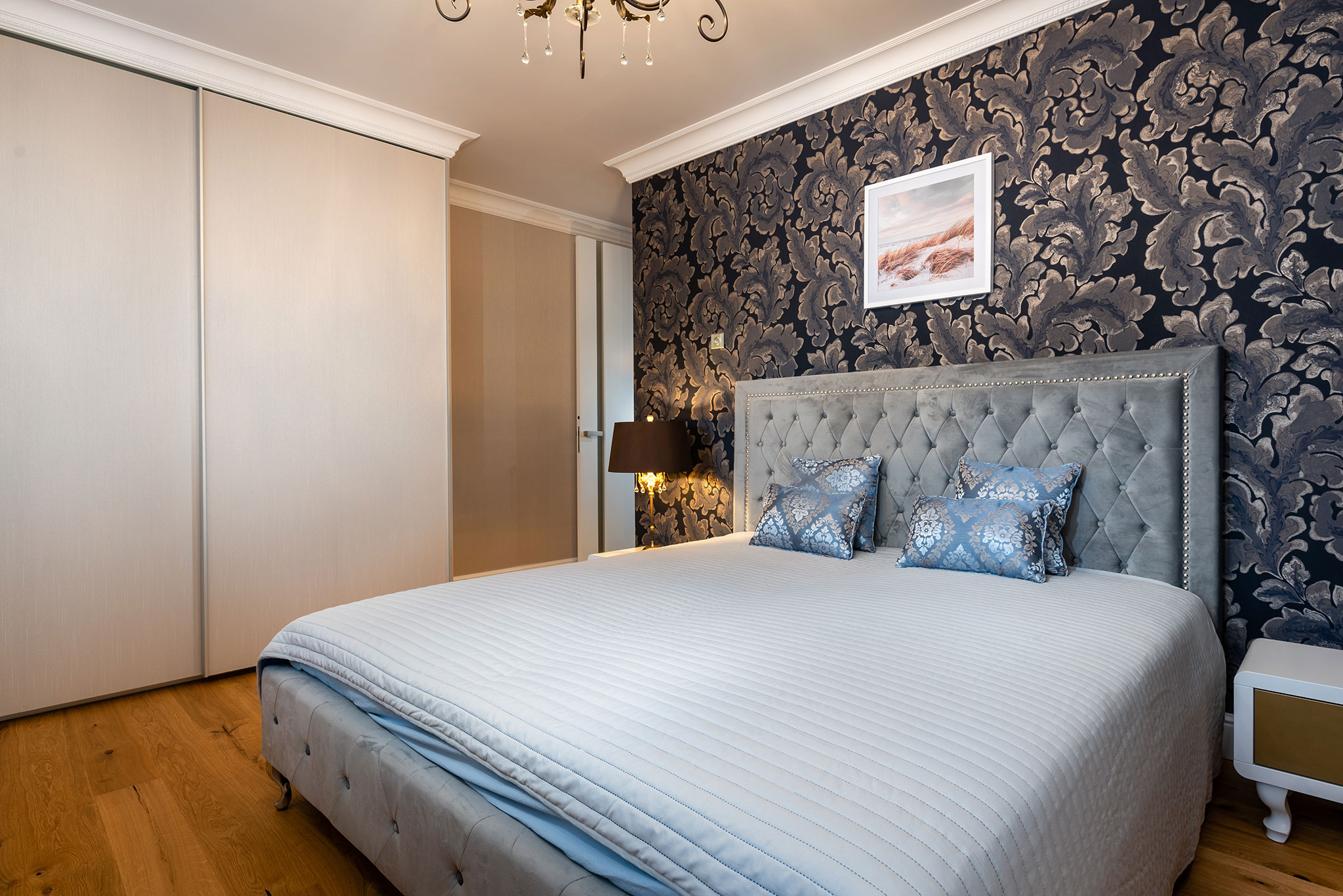 glamour štýl v luxusnej spálni na mieru