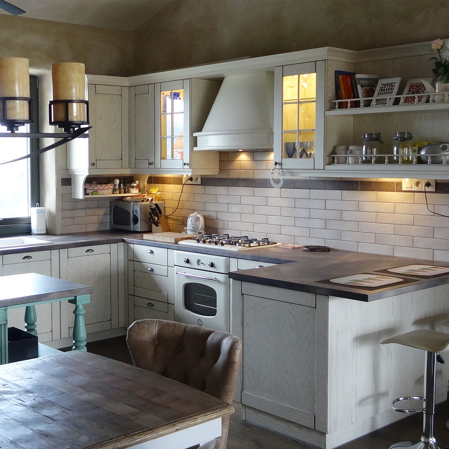 Náhľadový obrázok položky „Vidiecka kuchyňa so zeleným polostrovom“