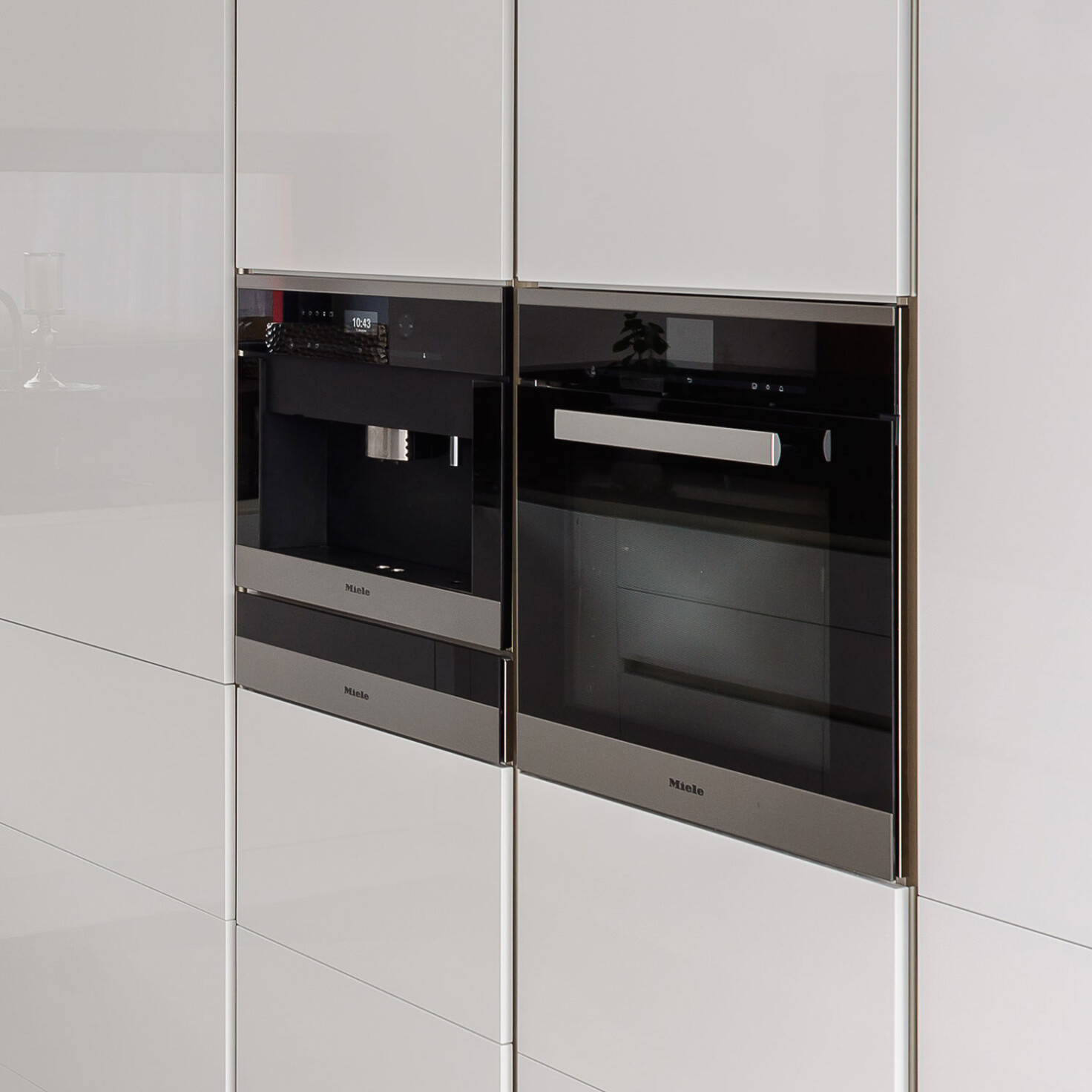 biela-lakovana-kuchyna-na-mieru_kvalitne-spotrebice_miele