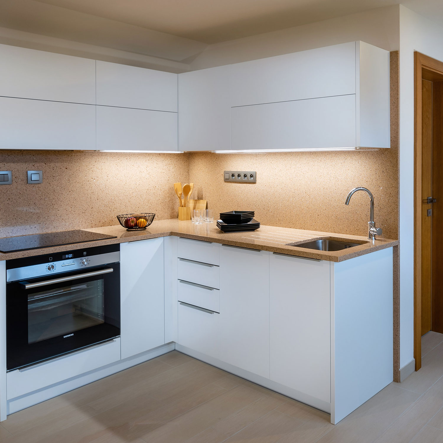 Náhľadový obrázok položky „Bytová kuchyňa so vstavanou skriňou“