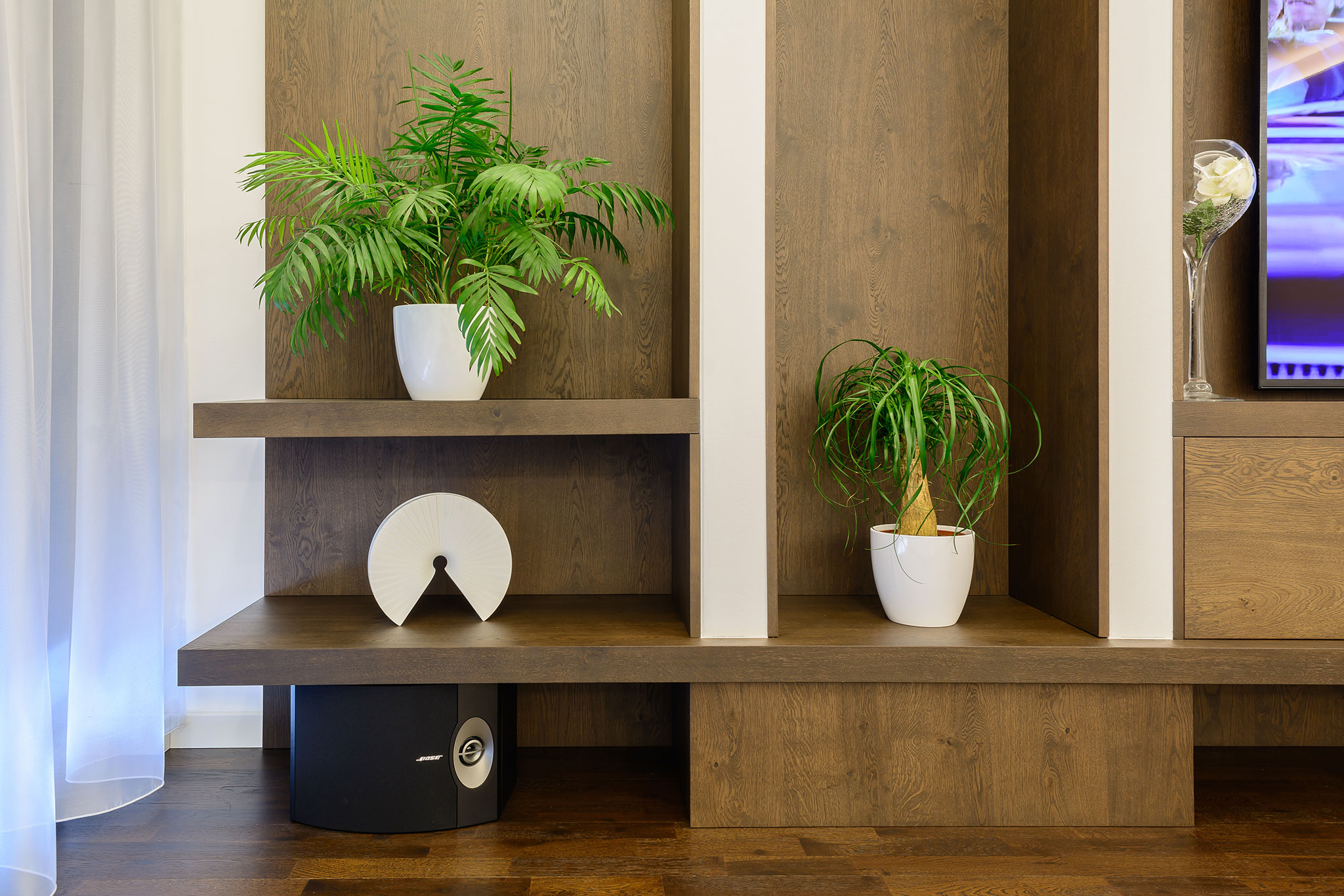 hneda-obyvackova-stena_-na-mieru