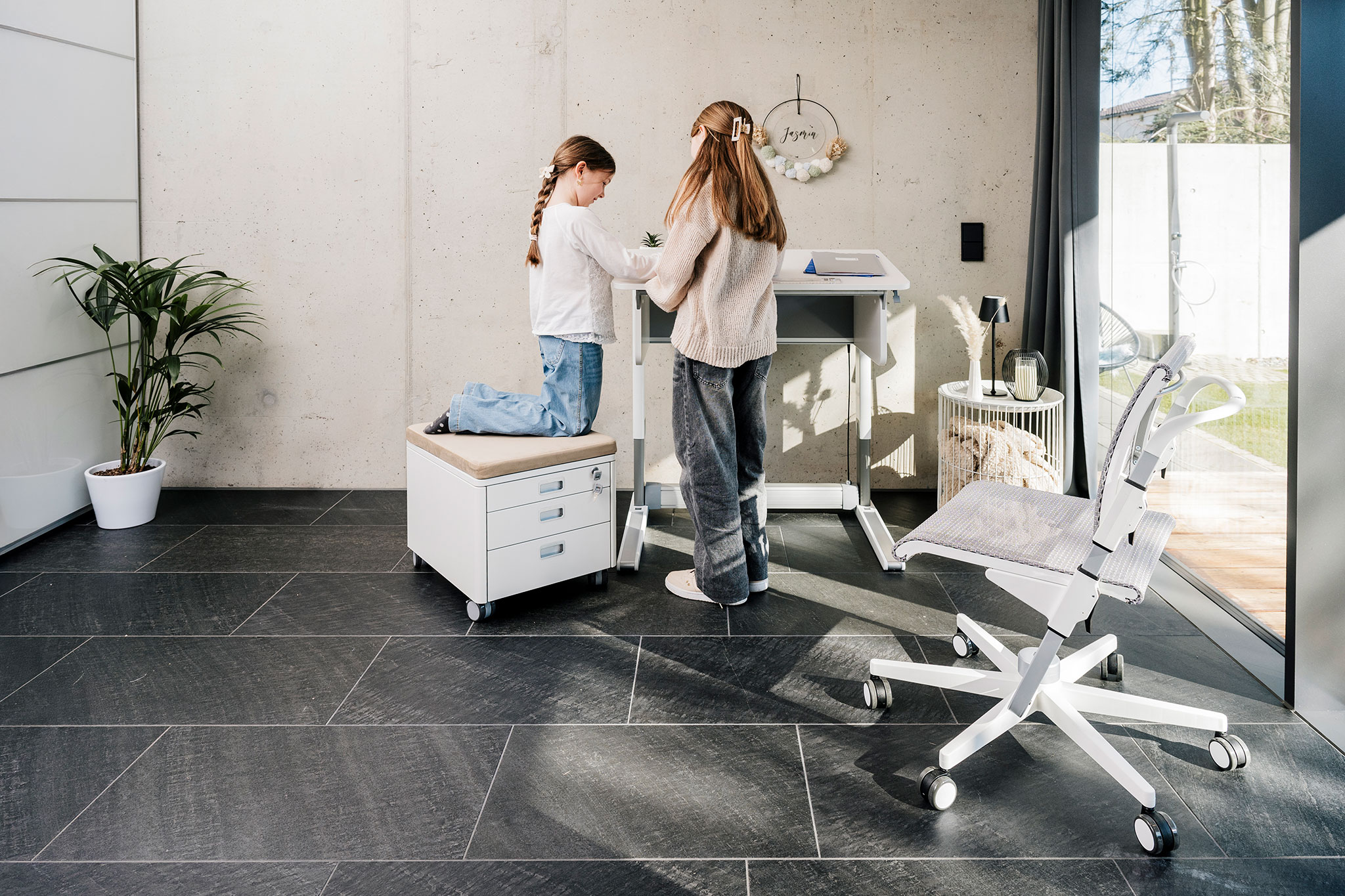 rastuci nabytok moll_stol champion