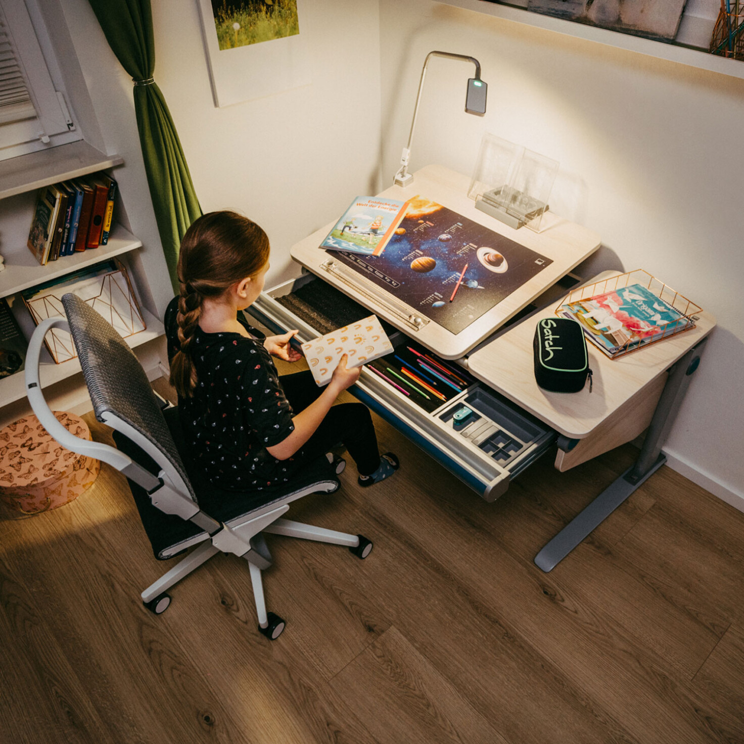 rastuci nabytok moll_dreveny stol _model winner splint