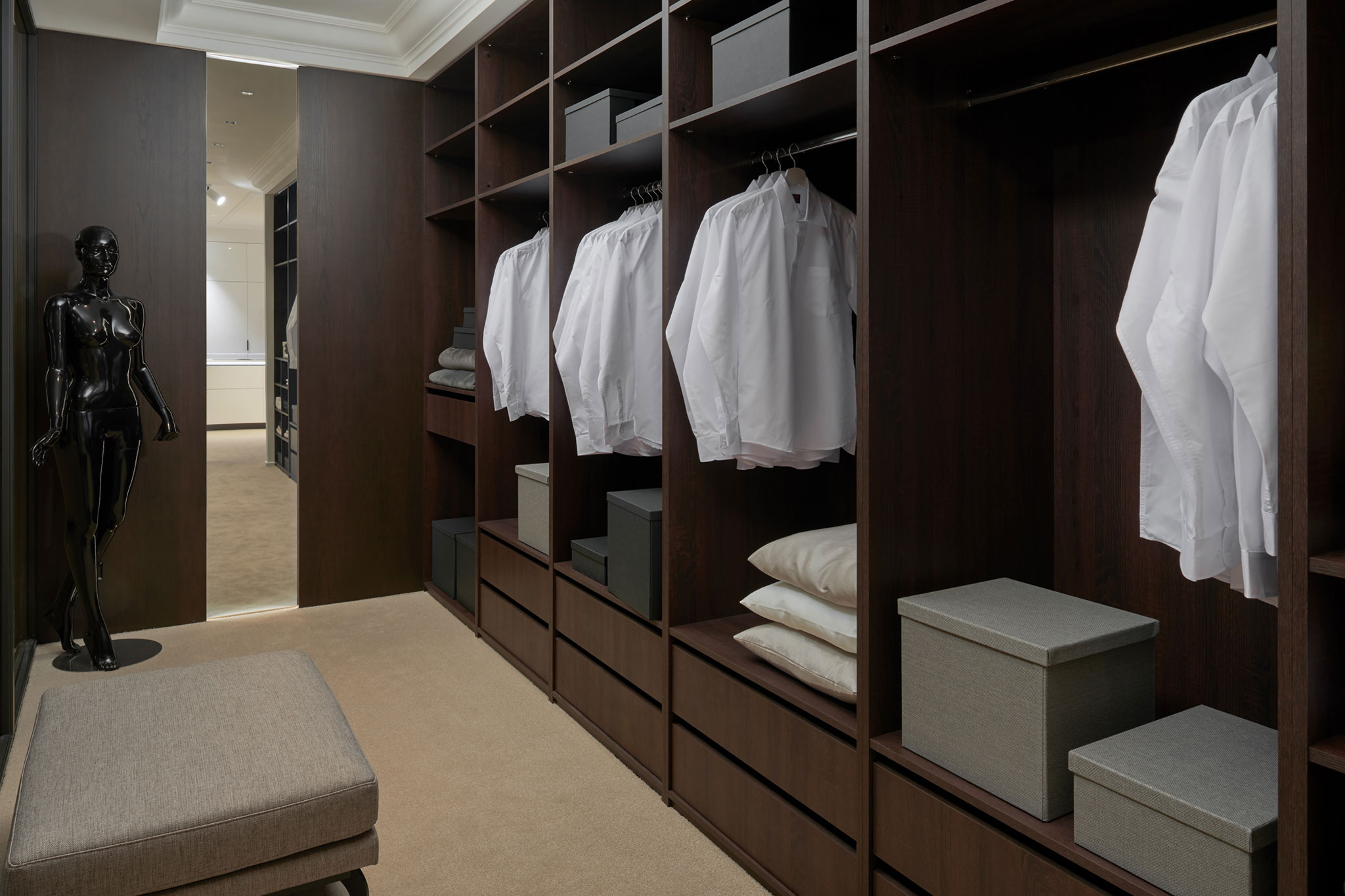 otvoreny-satnik-na-mieru-z-tmaveho-dreva