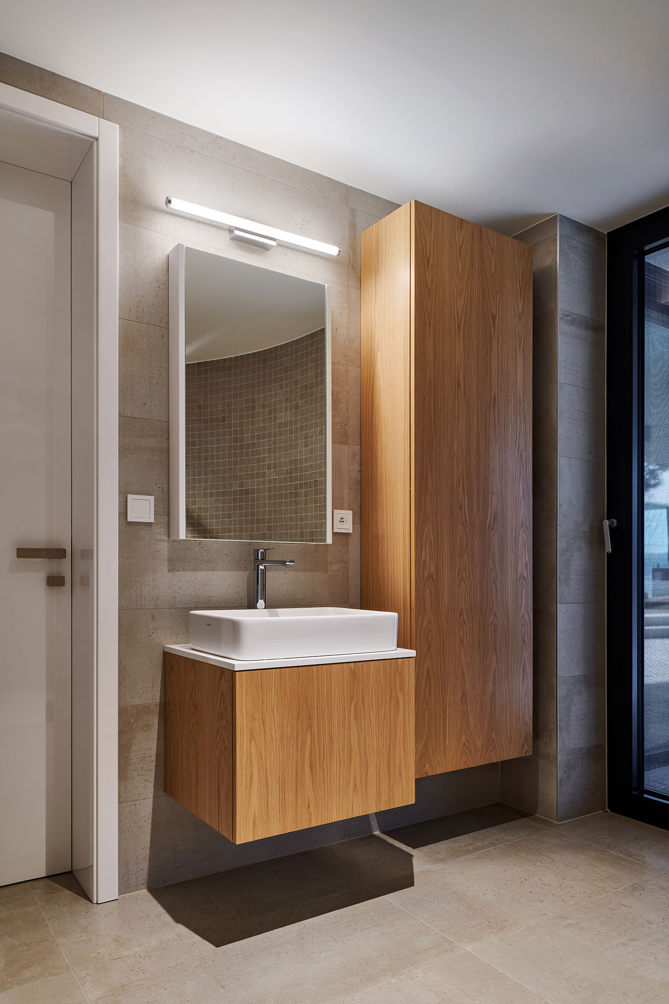 moderne skrinky do kupelne na mieru