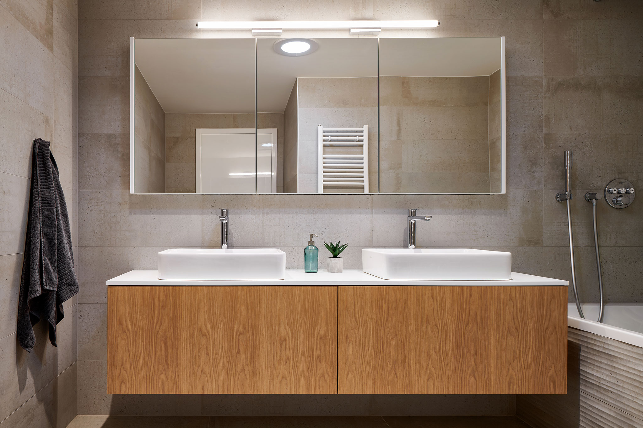 drevene skrinky na mieru pod zrkadlo do kupelne