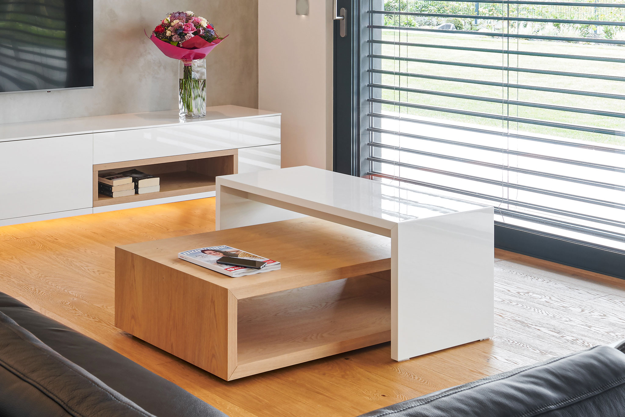 kombinovany konferecny stolik hanak_dvojfarebny konferencny stolik