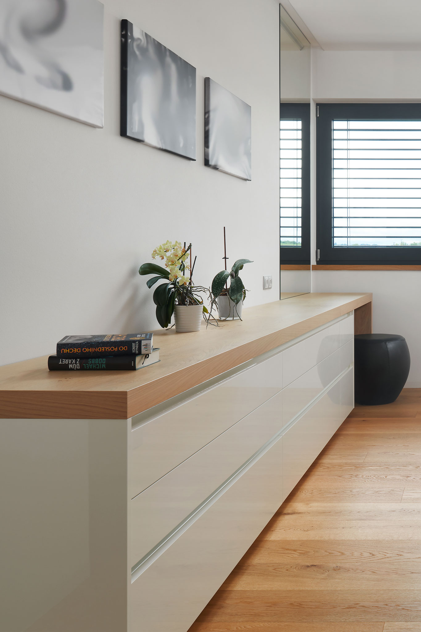 unikatna komoda na mieru so suflikmi_vrchna cast drevo