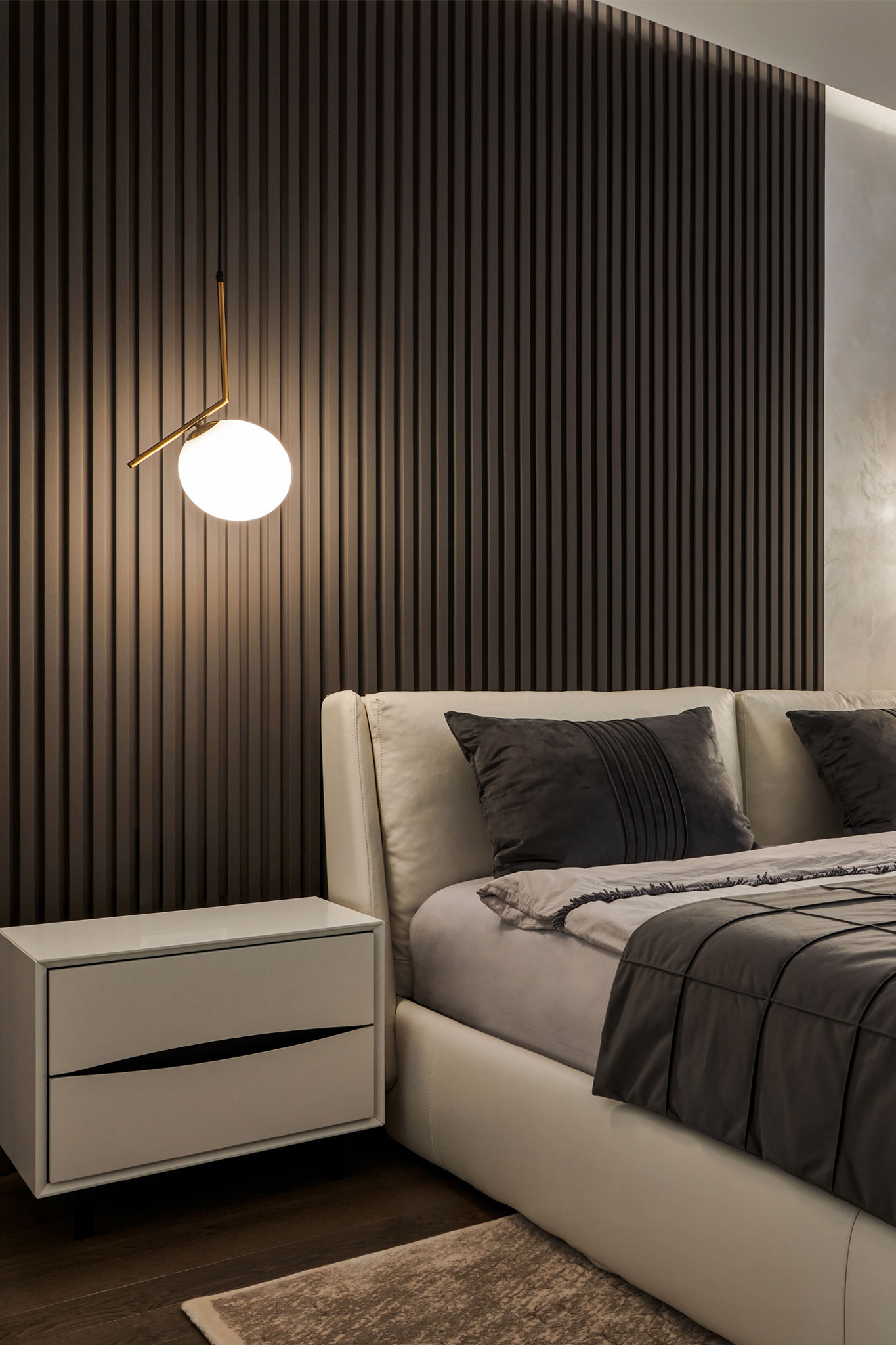 tmave lamely na stenu_lamelovy obklad do spalne_znacka hanak