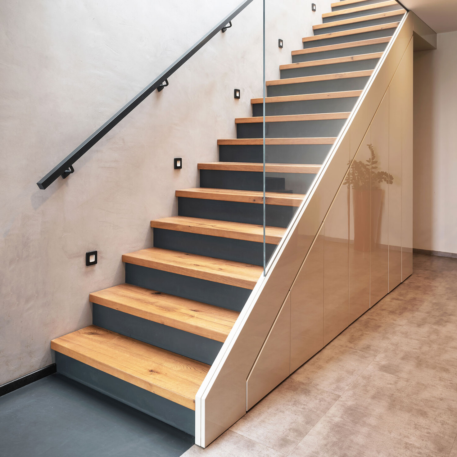 specificke ulozne systemy_ulozny system na mieru pod schody