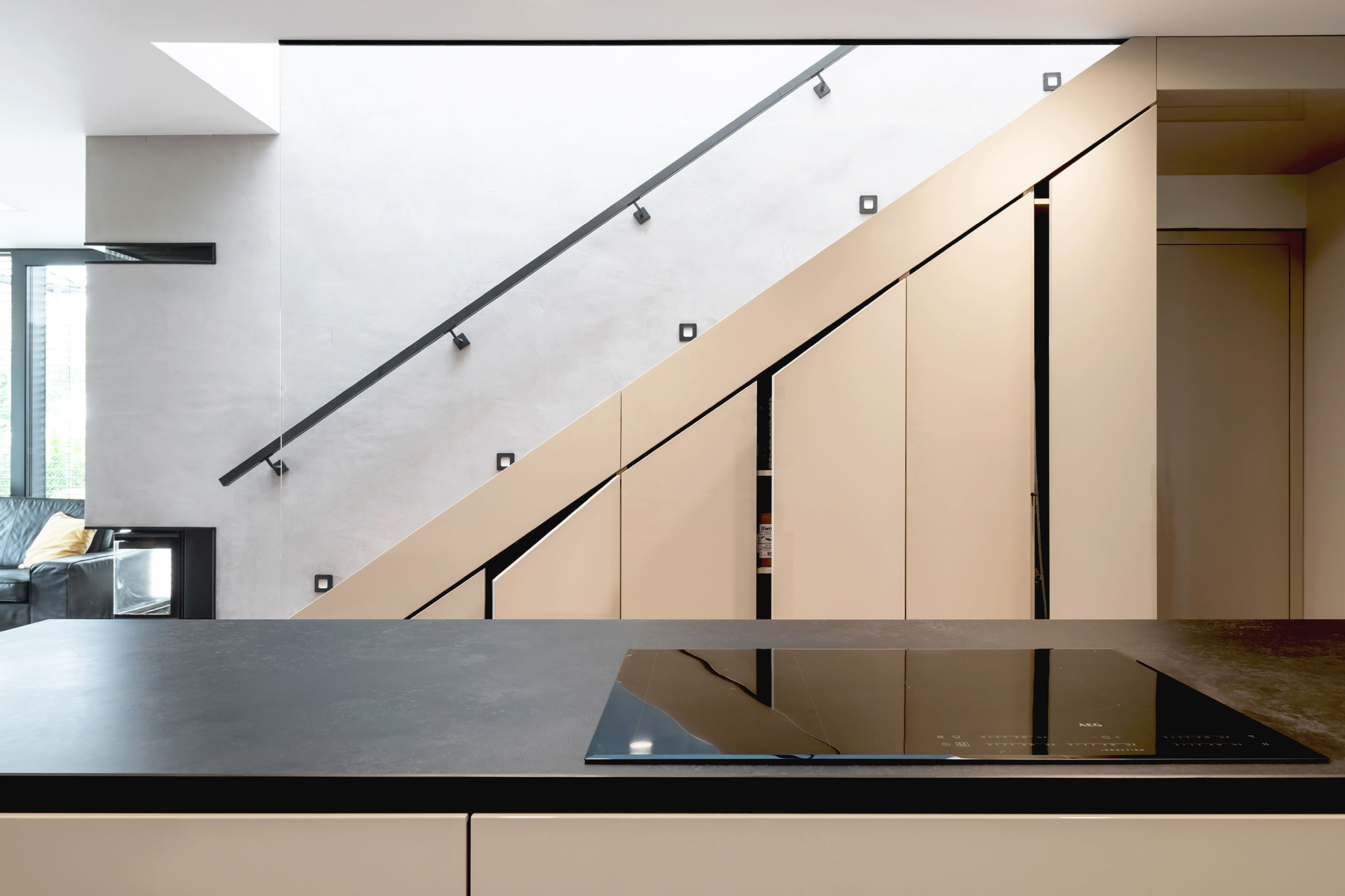 ulozny priestor pod schodami_nabytok na mieru pod schody