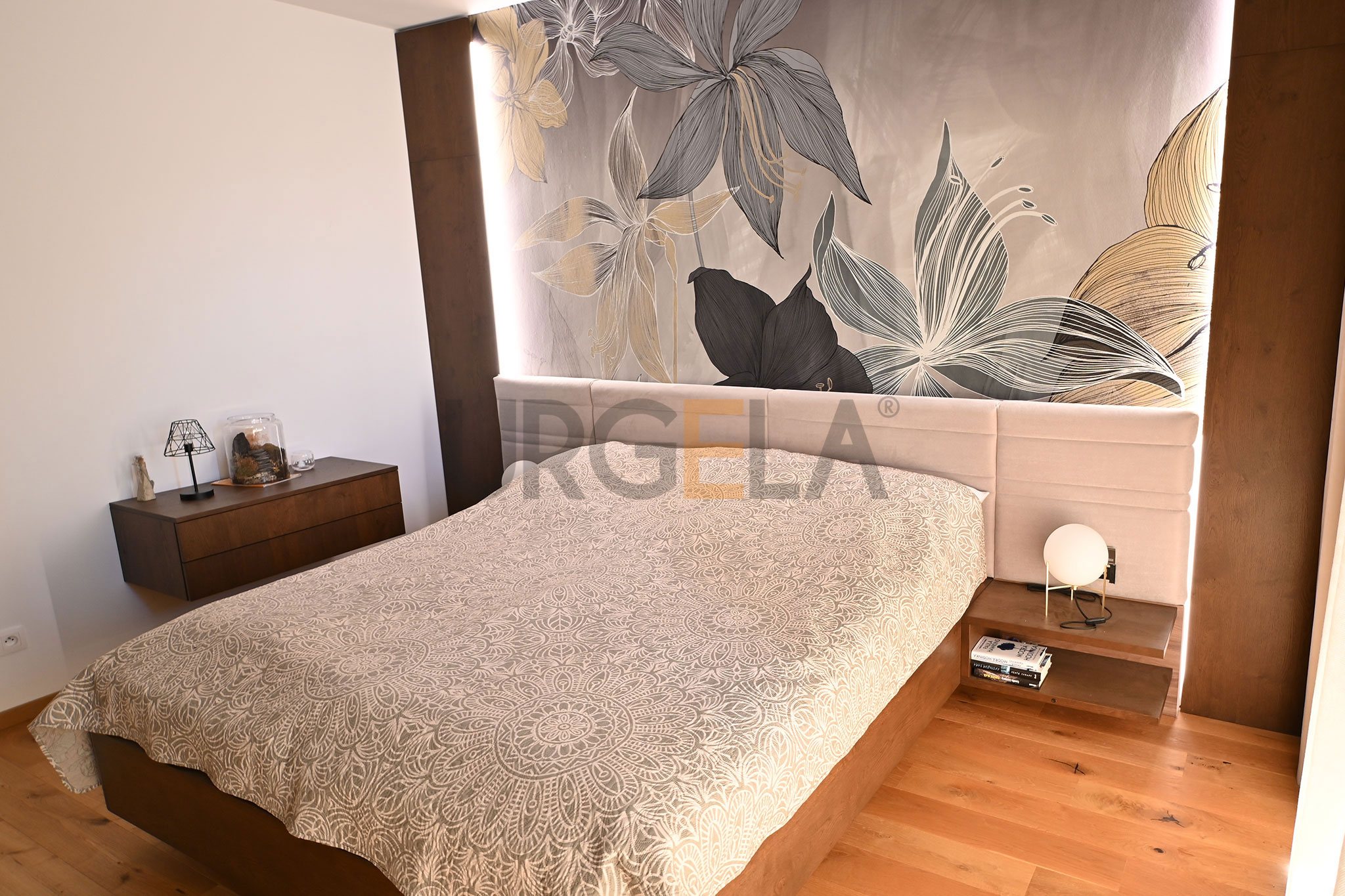 spalna na mieru do bytu_calunene celo postele_nocne stoliky