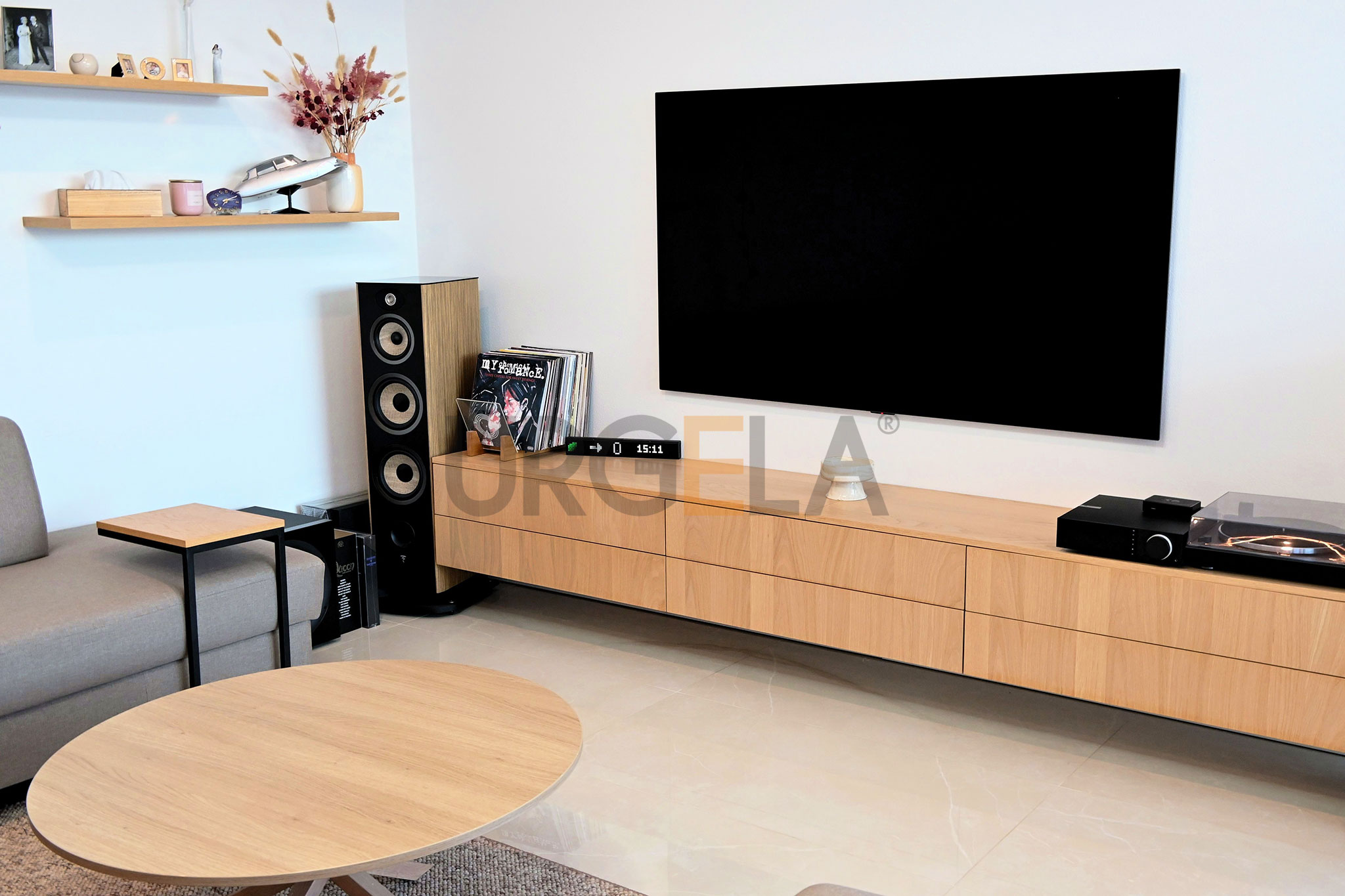 realizacia_sliac_dom_dreveny_obyvackovy_nabytok_na_mieru