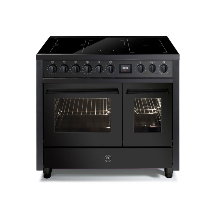 čierny sporák s indukčnou varnou plochou v šírke 100 cm