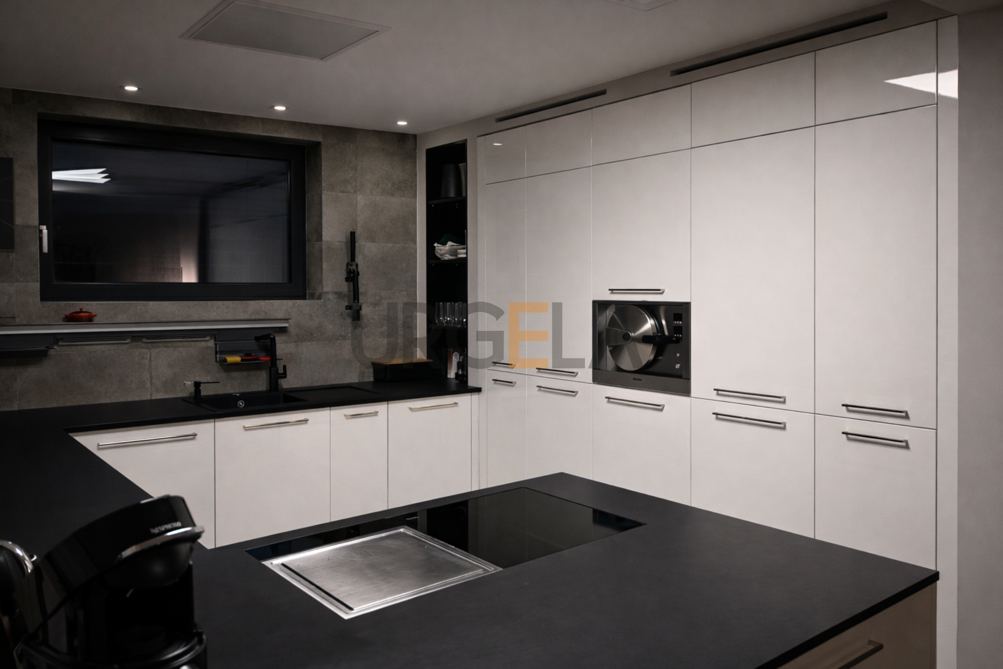 moderna biela lakovana kuchyna na mieru_ cierna pracovna doska_stropny LED digestor