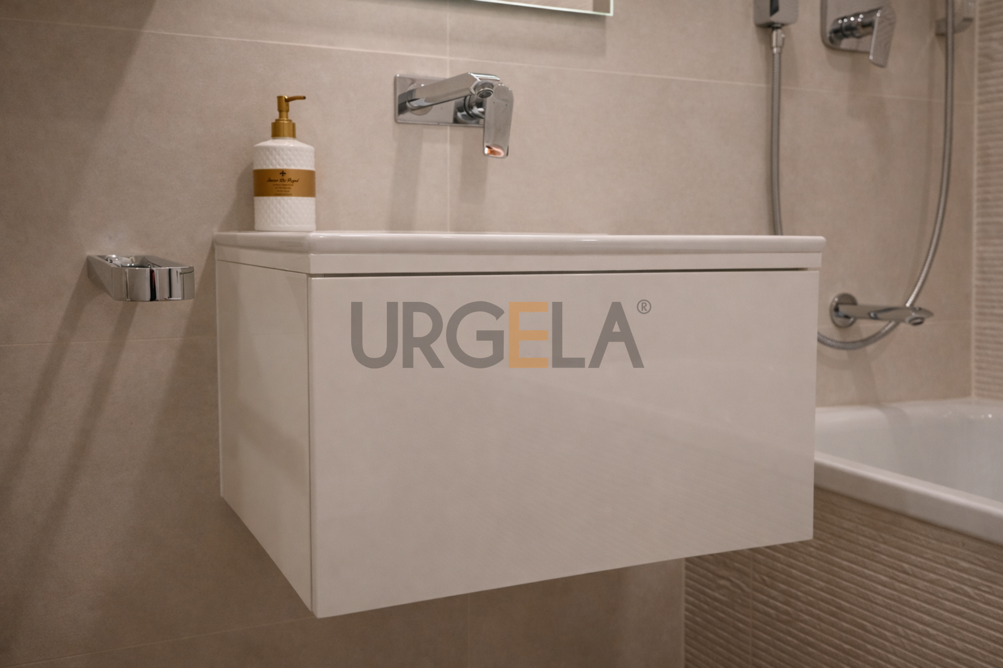 moderna kupelna na mieru s nabytkom na mieru znacky hanak