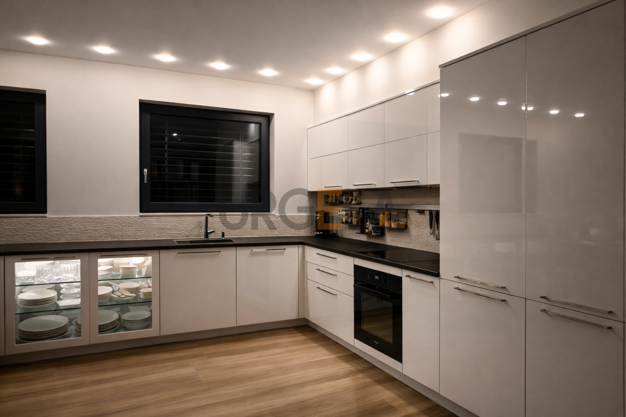 moderna biela lakovana kuchyna na mieru_tmavá kamenna pracovna doska na mieru