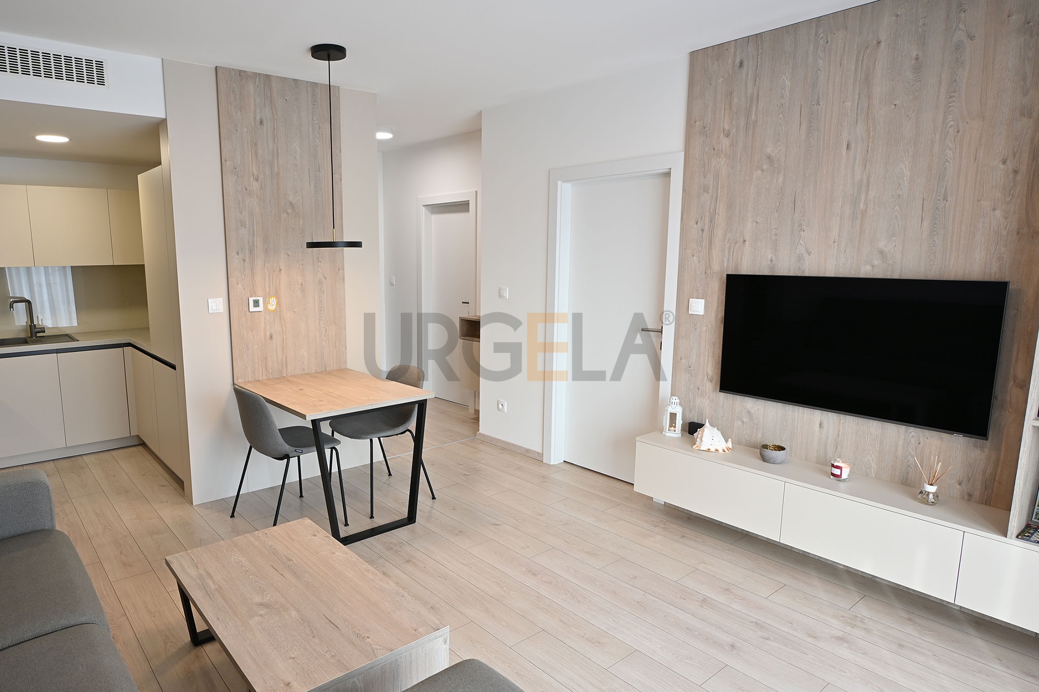 krasny moderny byt s nabytkom na mieru znacky hanak